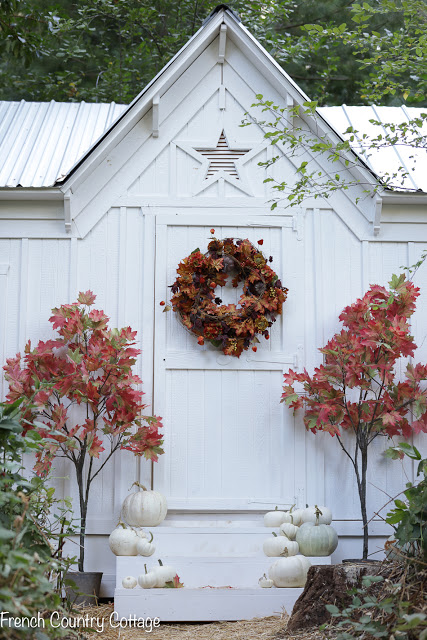 10 Beautiful Fall Porches - love the faux foliage for a pop of color kellyelko.com #fall #fallporch #falldecor #falldecorating #mums #pumpkins #fallfoliage #porch #frontporch #curbappeal #autummdecor #autummporch