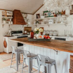 Eclectic Home Tour Karlee Bowman kellyelko.com #hometour #falldecor #kitchen #farmhousekitchen #farmhousedecor #falldecorating
