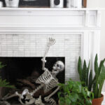 DIY cloche ghosts Halloween centerpiece kellyelko.com #halloween #halloweendecor #halloweenmantel #halloweencrafts #diycrafts #ghosts #ghostcrafts #skeleton