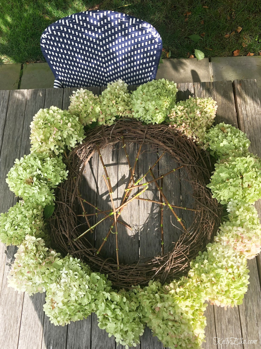 How to Make A Dried Hydrangea Wreath