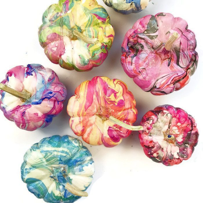 12 DIY Painted Pumpkins - step by step tutorial to create your own marbled pumpkin kellyelko.com #pumpkins #pumpkincrafts #paintingtutorials #paintingtips #fallcrafts #crafting 