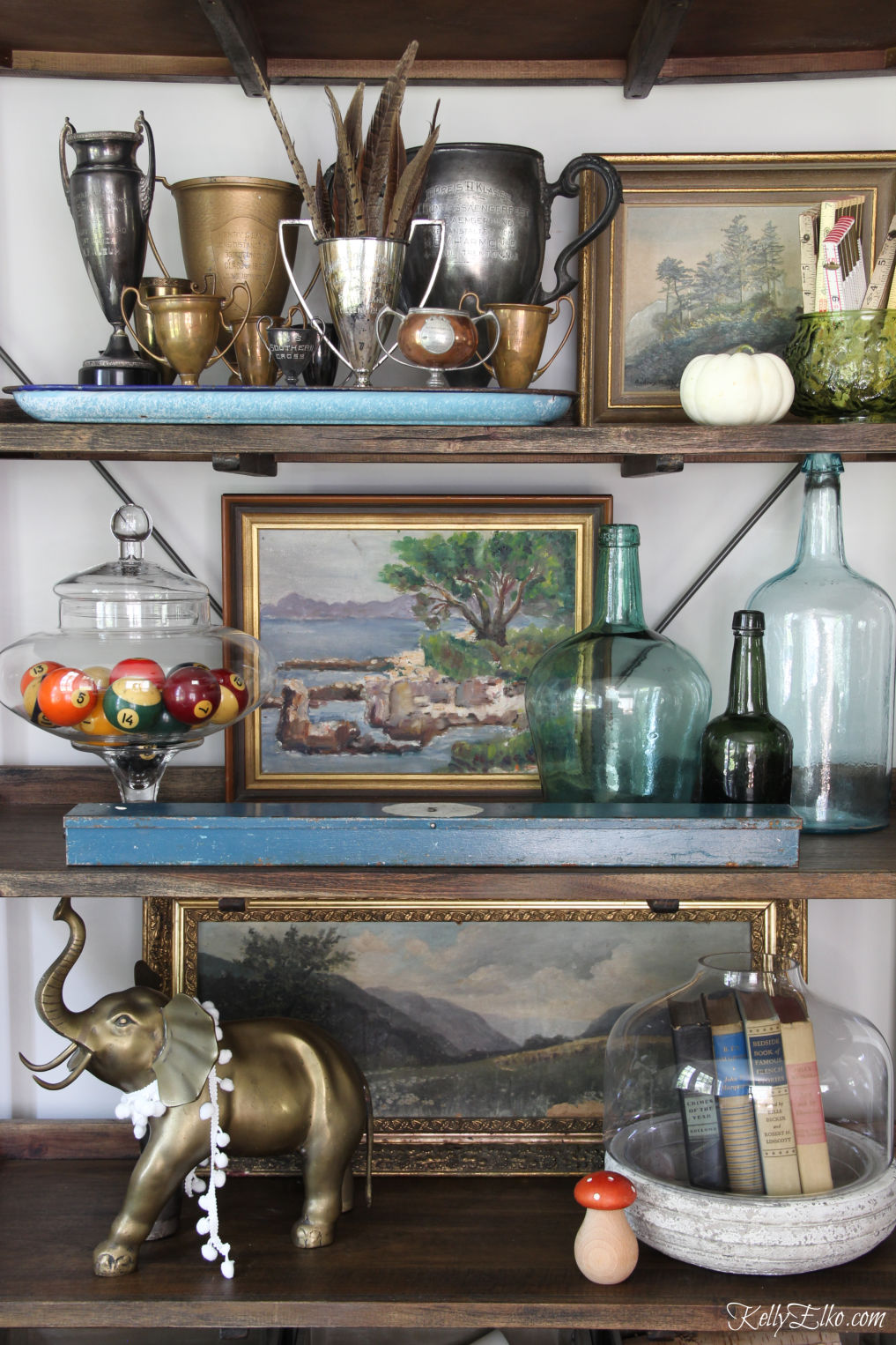 Vintage Lovers Fall Home Tour kellyelko.com #fall #falldecor #falldecorating #shelfstyling #vintagedecor #eclecticdecor #collections #homedecor