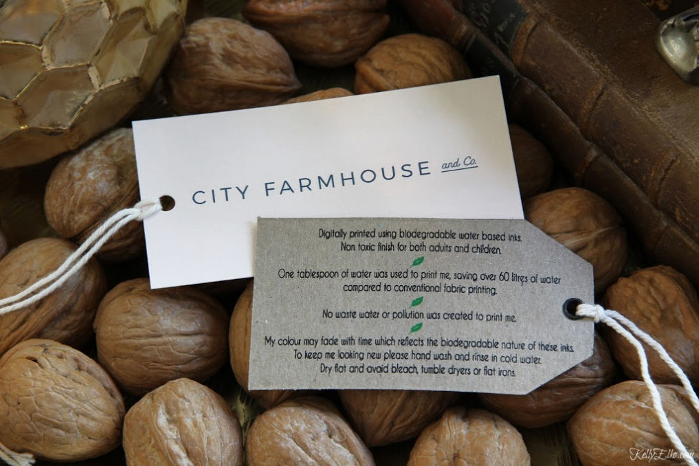 City Farmhouse & Co makes beautiful eco friendly linen pillows kellyelko.com 