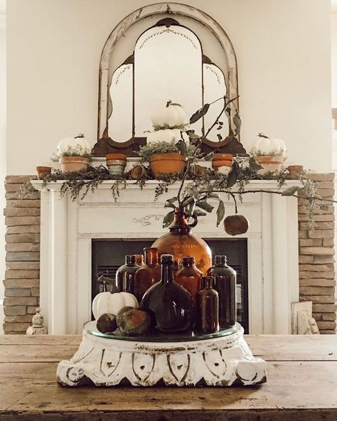 12 Creative Fall Mantels kellyelko.com #vintagedecor #vintagestyle #eclecticstyle #falldecor #fallmantels #pumpkins 