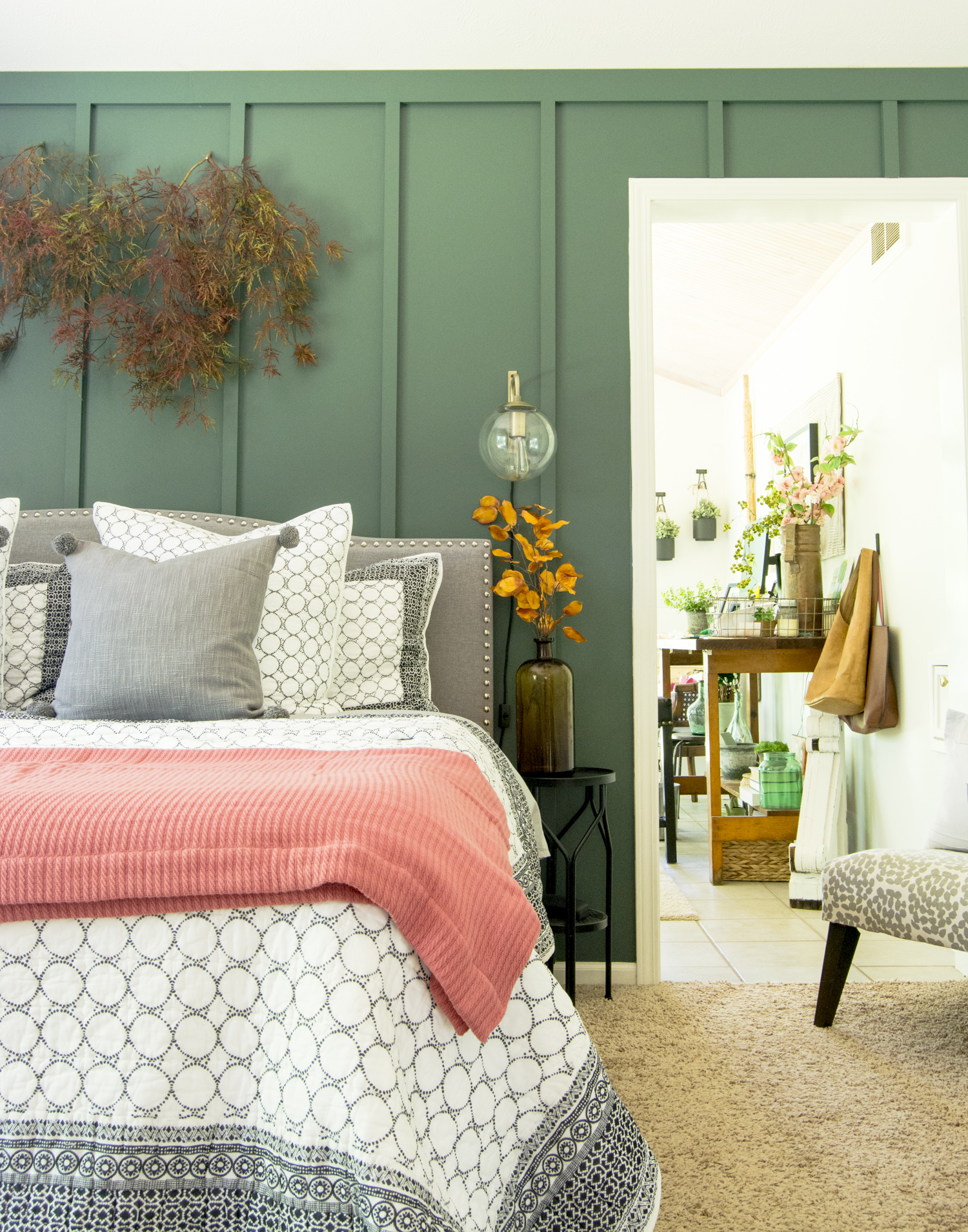 Green bedroom kellyelko.com #green #bedroom #bedroomdecor #falldecor #interiordesign #farmhousestyle 