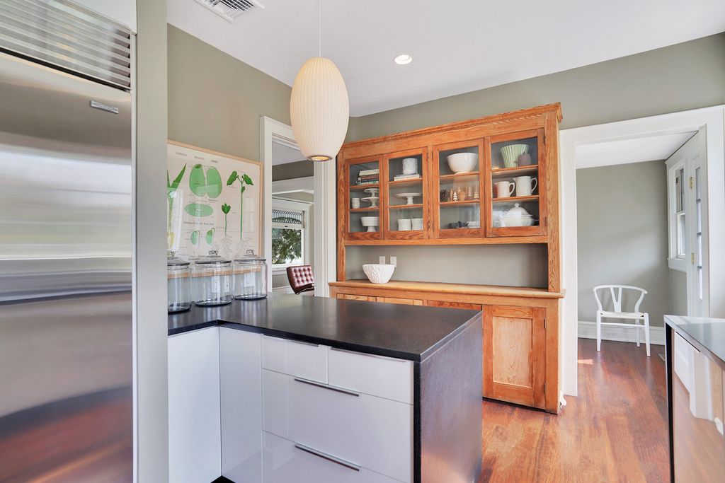 Tour this 1900 home with vintage modern kitchen kellyelko.com #vintagemodern #oldhouse #modernkitchen #farmhousedecor #smallkitchen #interiordesign #kitchenreno #kitchendesign #ikeacabinets