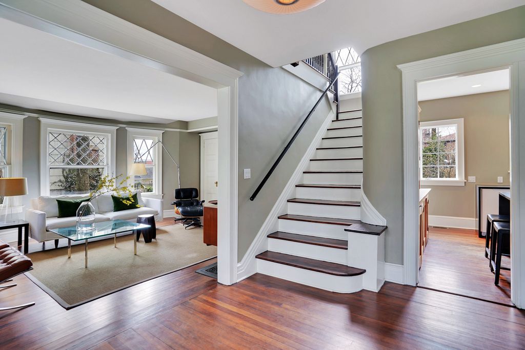 Tour this 1900 home updated with modern touches kellyelko.com #foyer #oldhome #vintagemodern #hometour #housetour #staircase #woodfloors #graypaint #eclecticdecor 