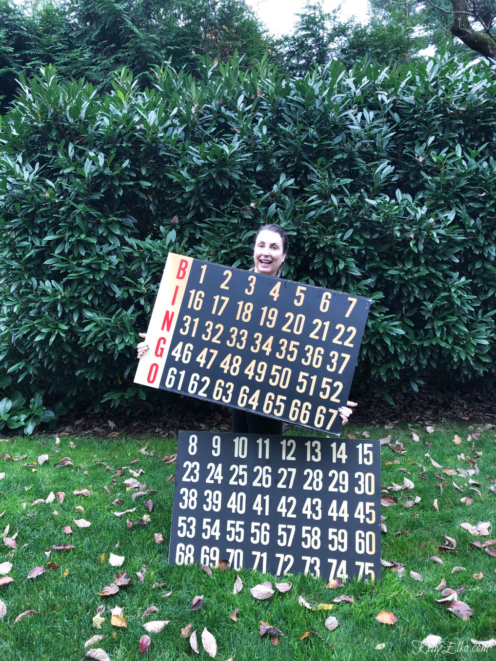 Thrifting Diaries October Haul - look at this giant vintage bingo score board! kellyelko.com #vintage #vintagedecor #thrifting #vintagemodern #farmhousedecor #thriftingdiaries #kellyelko