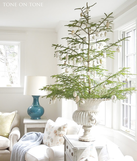 15 Sparse Christmas Trees - love this beautiful real tree minimally decorated in with mercury glass ornaments kellyelko.com #christmas #christmastree #sparsechristmastree #vintagechristmas #christmasdecor #christmasedecorating #christmasdecoratingideas #farmhousechristmas #christmasornaments #neutralchristmas #kellyelko