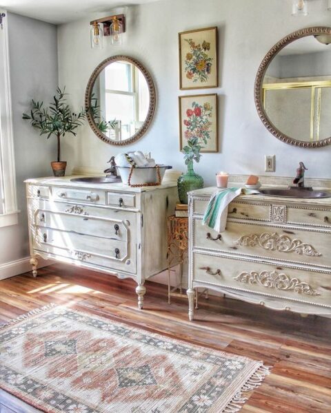 Two antique dressers turned bathroom vanities kellyelko.com #farmhousedecor #farmhousebathroom #farmhousestyle #bathroom #vintagedecor #vintagebathroom 