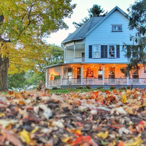 Eclectic Home Tour Maple Creek Market kellyelko.com #farmhouse #farm #frontporch #farmhousedecor #farmhousestyle #housetour #hometour #interiordesign