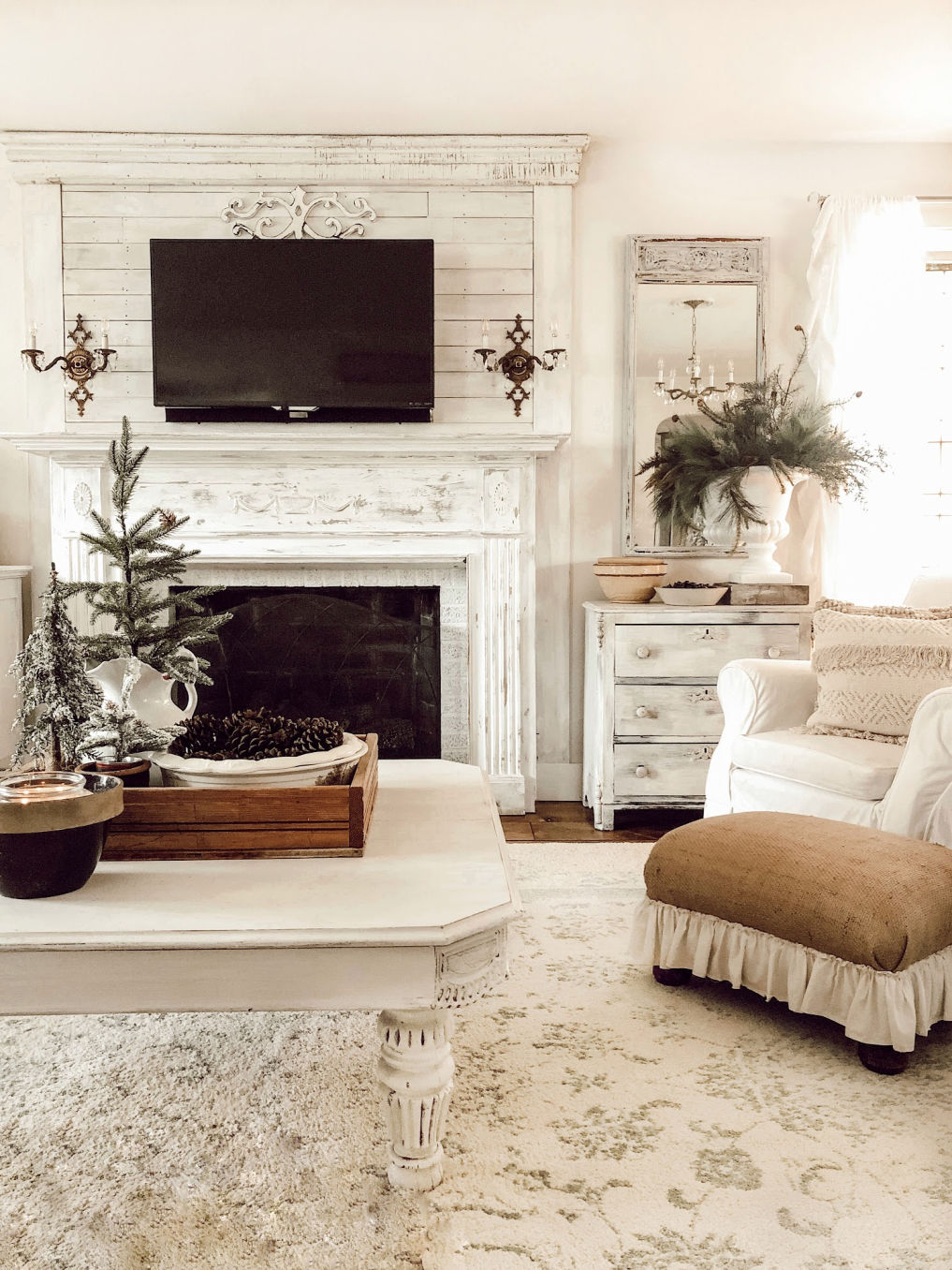 Love the shiplap fireplace wall in this neutral farmhouse family room #farmhousedecor #shiplap #fireplace #manteldecor #farmhousestyle #neutraldecor #christmasdecor #farmhousechristmas