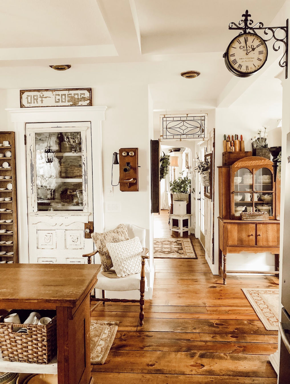 Love this farmhouse kitchen with an antique pantry door #farmhouse #farmhousekitchen #vintagekitchen #vintagedecor #neutraldecor #farmhousedecor
