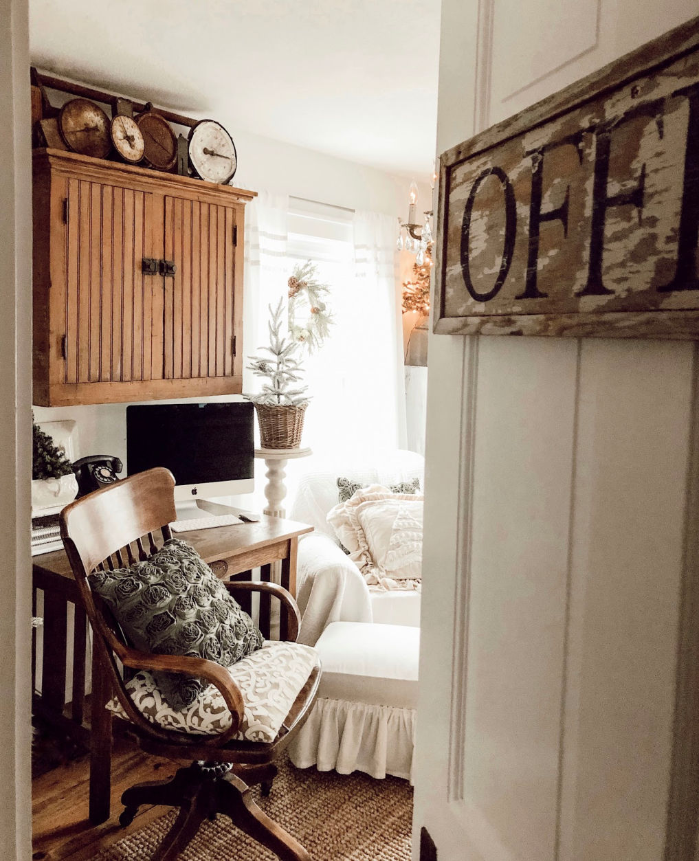 Farmhouse office with fun collections #farmhousedecor #vintagedecor #vintagestyle #farmhouse #neutraldecor #homeoffice