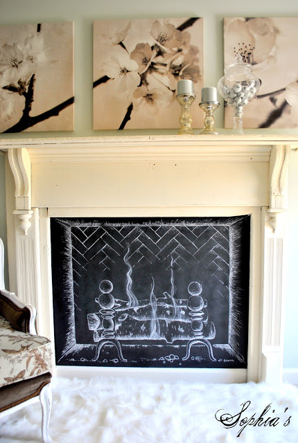 Christmas Chalk Art Ideas - love this fun chalk fire #chalkboard #chalkart #christmasdecor