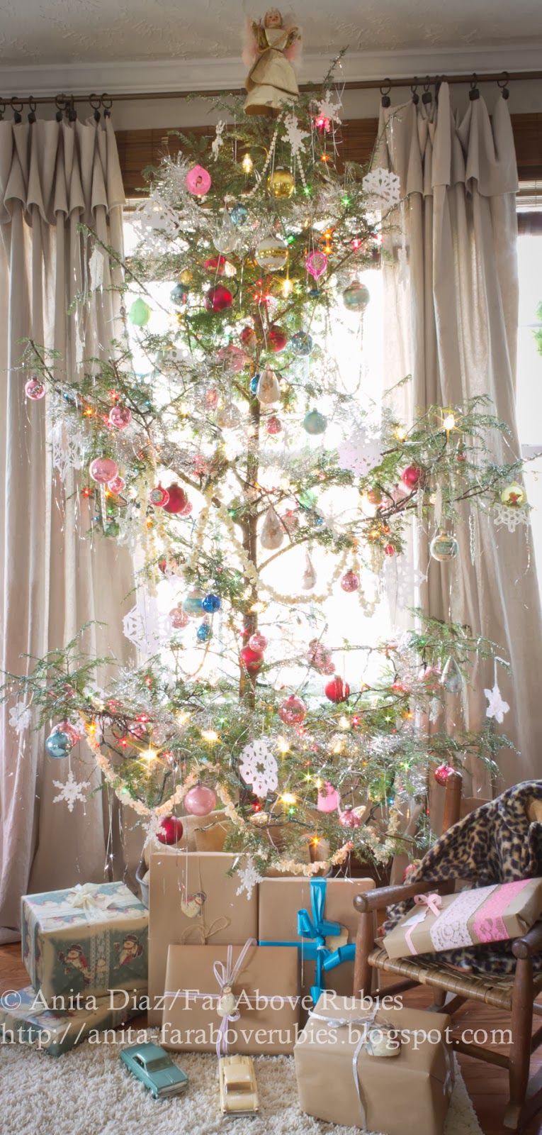 Love this real sparse Hemlock Christmas tree with vintage tinsel and ornaments kellyelko.com #christmas #christmastree #vintagechristmas #christmasornaments #farmhousechristmas