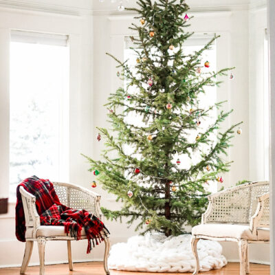 12 Sparse Christmas Trees kellyelko.com #christmas #christmastrees #vintagechristmas #christmasdecor #christmasornaments