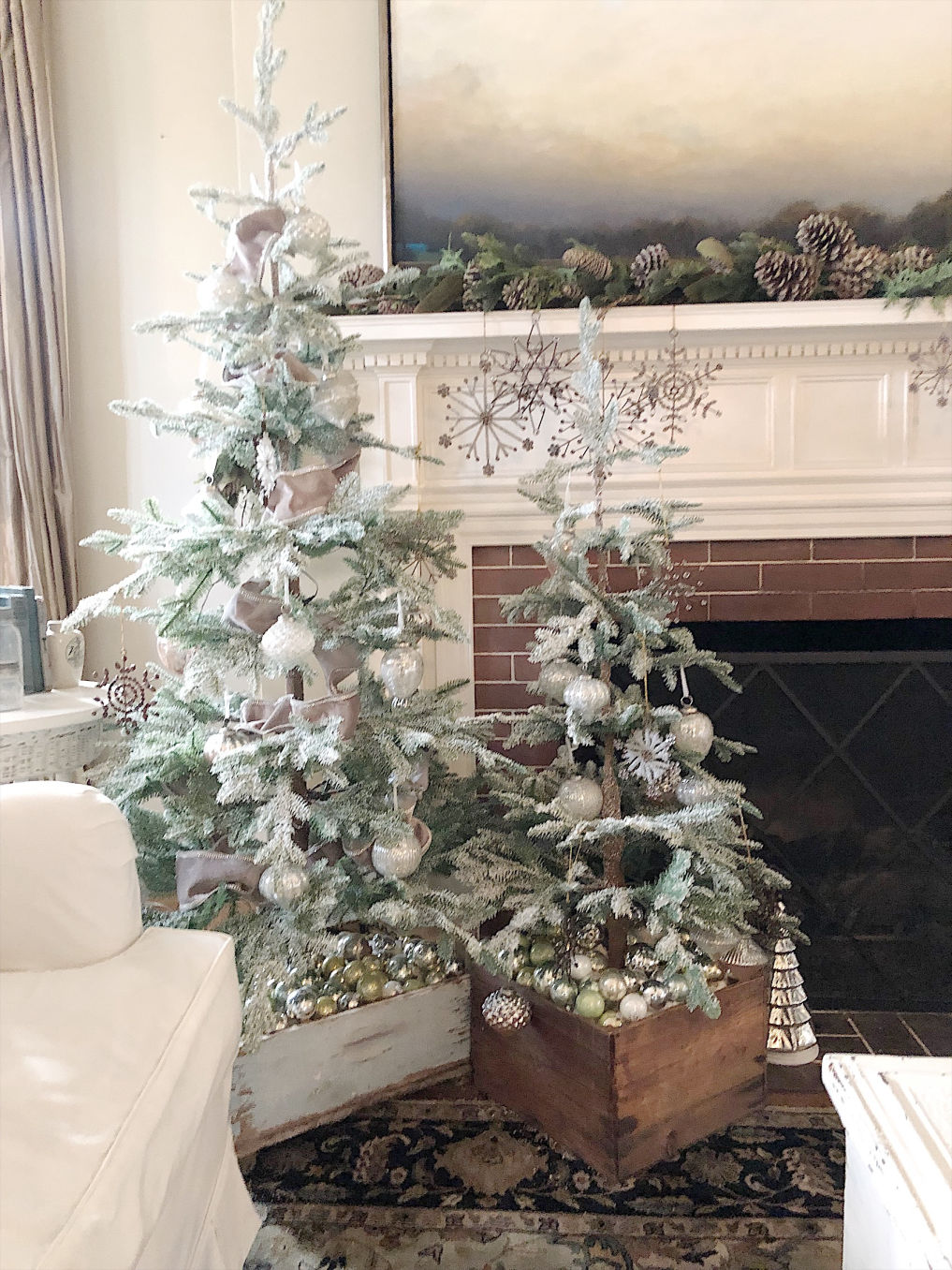 15 Sparse Christmas Trees - love these beautiful trees with vintage crates as tree skirts kellyelko.com #christmas #christmastree #sparsechristmastree #vintagechristmas #christmasdecor #christmasedecorating #christmasdecoratingideas #farmhousechristmas #christmasornaments #neutralchristmas #kellyelko