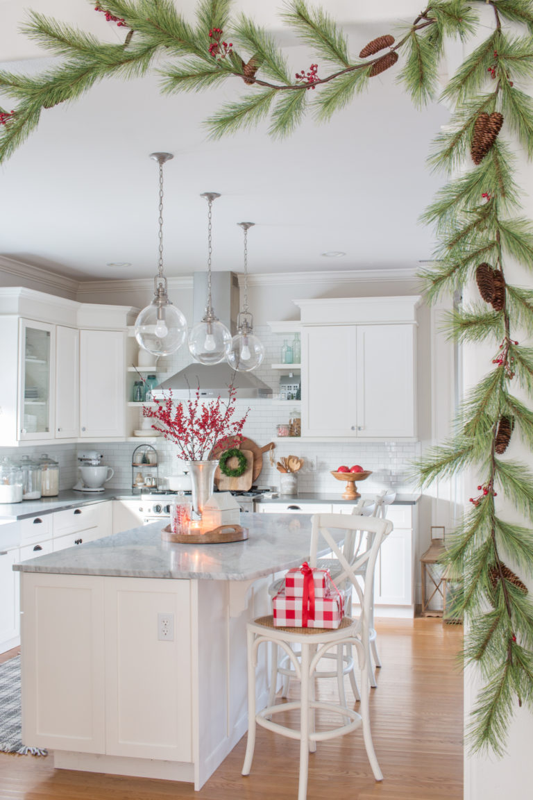 Festive Christmas Decorating Ideas - love this sprig of garland with pinecones and berries #garland #christmasdecor #christmaskitchen #whitekitchen #cottagekitchen #christmasdecorations