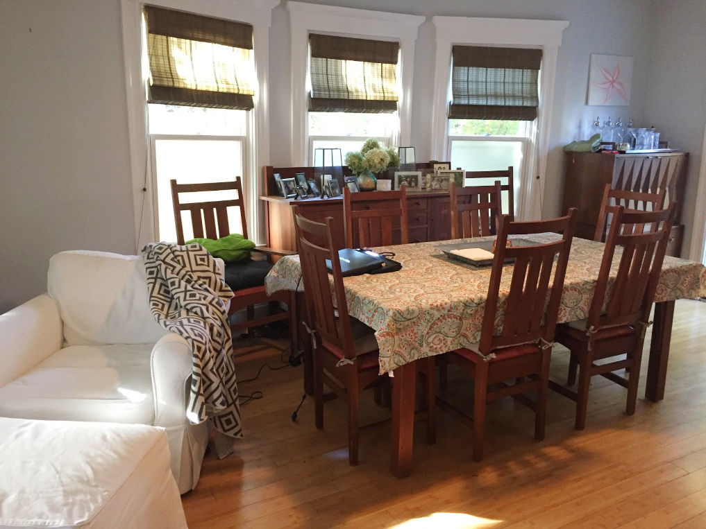 Before! Dining room is drab but wait until you see the after kellyelko.com #diningroom #furnitureplacement #beforeandafter