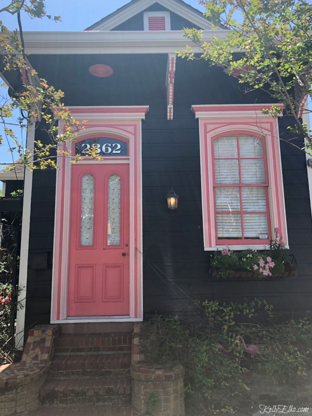 Top 10 Photos 2019 - this stunning black cottage with pink doors and trim is so whimsical kellyelko.com #nola #nolahomes #nolaarchitecture #neworleans #blackhouse #pink #pinkhouse #curbappeal #oldhome #oldhouse #kellyelko