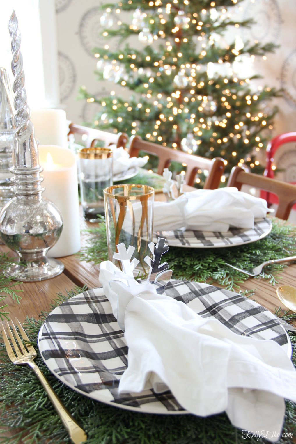 Beautiful Christmas Home Tour - love the plaid plates on cedar placemats kellyelko.com #christmas #christmasdecor #christmasdecorating #christmashome #christmastour #diychristmas #christmasideas #christmasmantel #christmastree #christmasornaments #vintagechristmas #farmhousechristmas #colorfulchristmas #creativechristmas #kellyelko #christmastable #christmascenterpiece #plaid #tablesetting #tablescape 