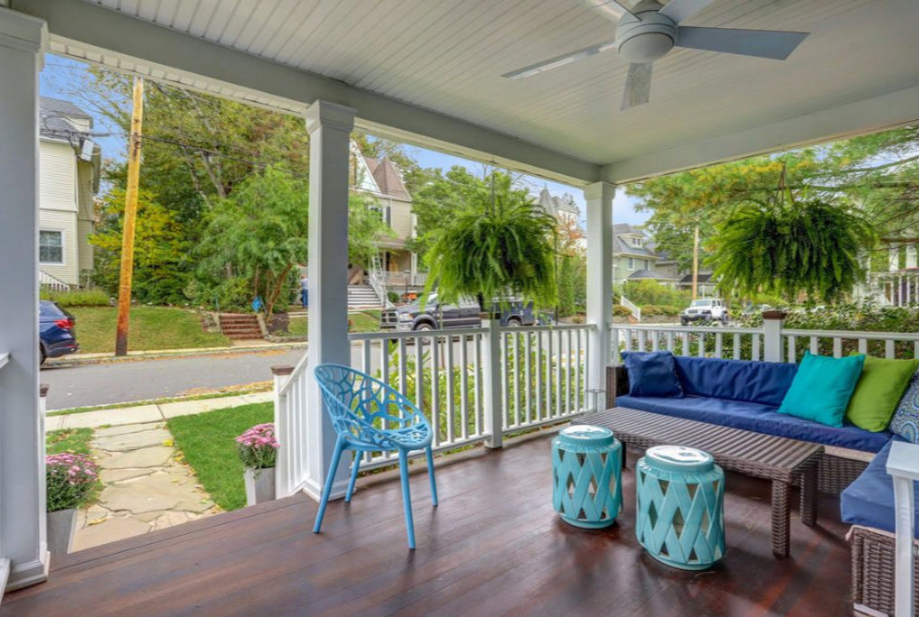 Front porch with sectional sofa and blue accent pieces kellyelko.com #porch #porchdecor #porchfurniture #cozyporch #frontporch #outdoorfurniture 