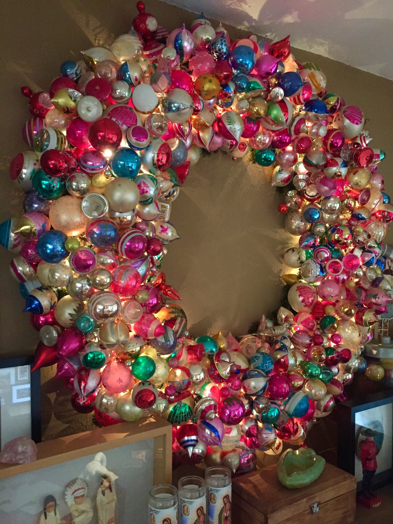 How to Make a Huge Vintage Ornament Wreath #vintagechristmas #diychristmascrafts #christmascrafts #vintageornaments #shinybrites #wreath #vintagewreath 