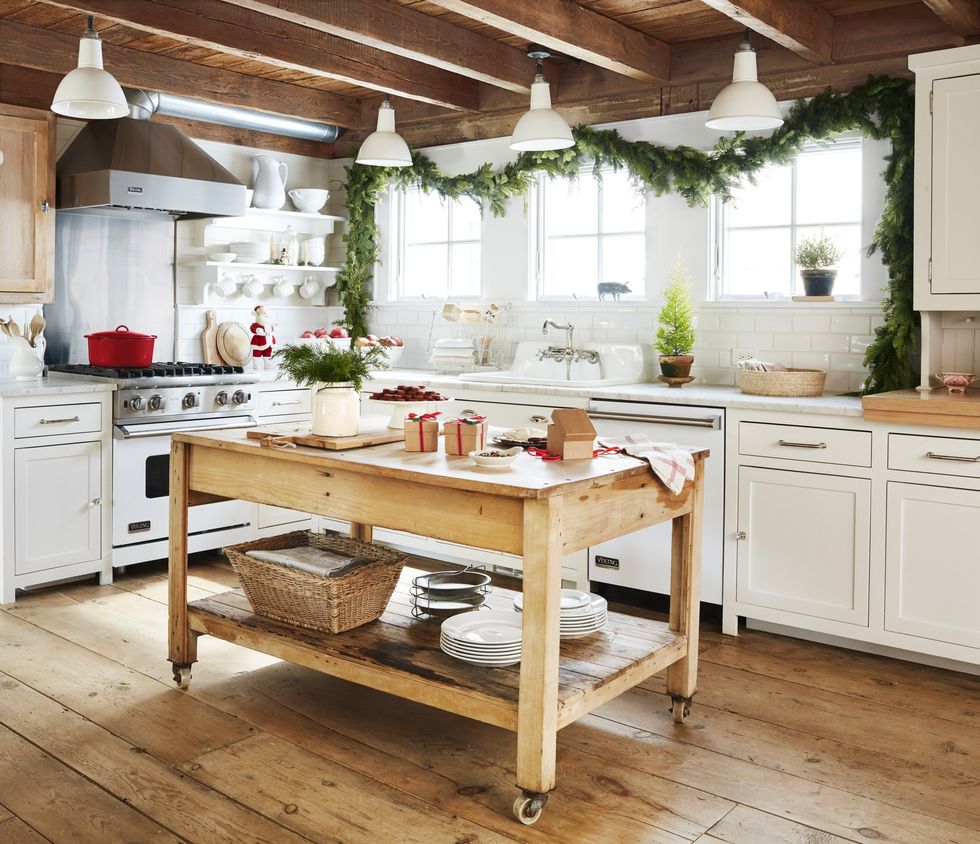 Beautiful farmhouse kitchen at Christmas 