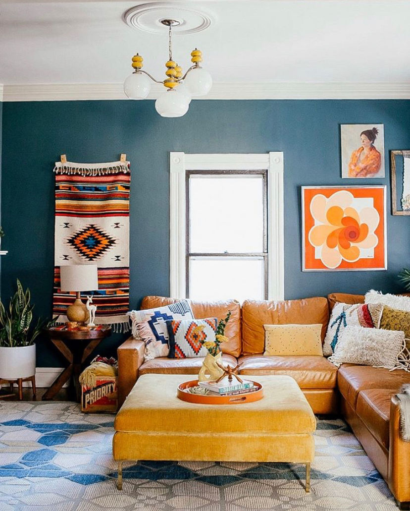 Vintage modern family room with blue walls and leather sectional #sectional #leathersofa #bohodecor #vintagedecor #vintagemodern #bluepaint #bluewalls #eclecticdecor / kellyelko.com