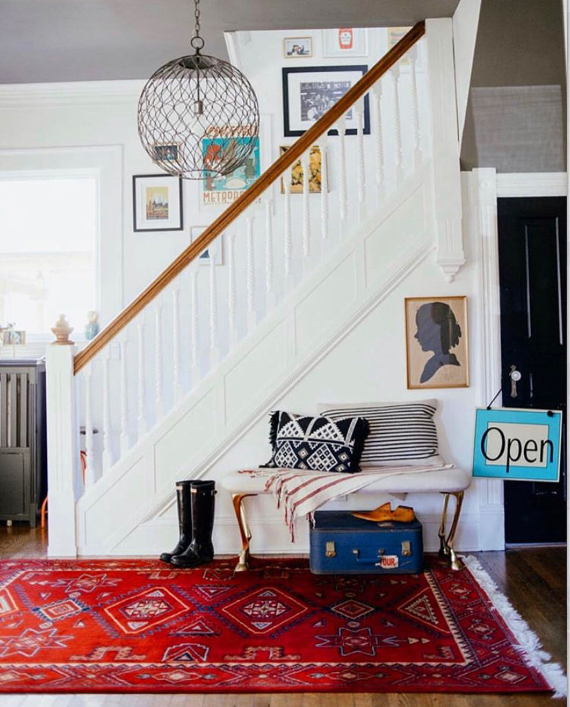 Foyer with gray ceiling, vintage red rug #foyer #foyerdecor #entry #entrydecor #interiordecor #vintagedecor #eclecticdecor #bohodecor / kellyelko.com