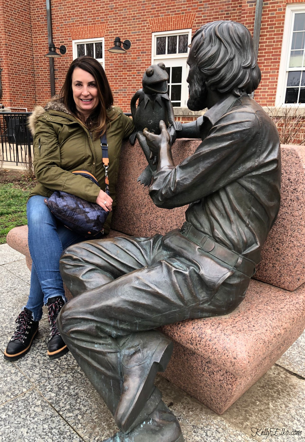 Did you know there is a statue of Jim Henson and Kermit the Frog on the University of Maryland campus! kellyelko.com #kermit #jimhenson #travel #muppets #maryland 