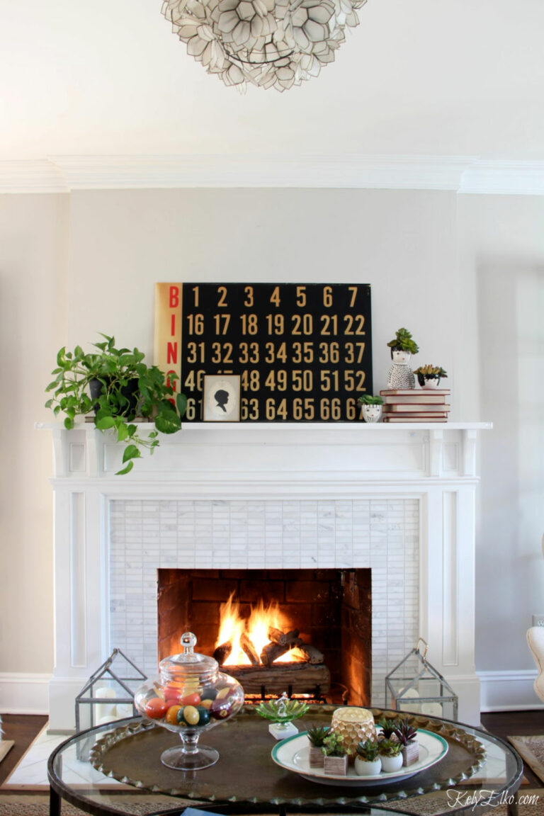 Vintage modern mantel kellyelko.com #mantel #vintagedecor #vintage #houseplants #manteldecor #farmhousedecor #kellyelko