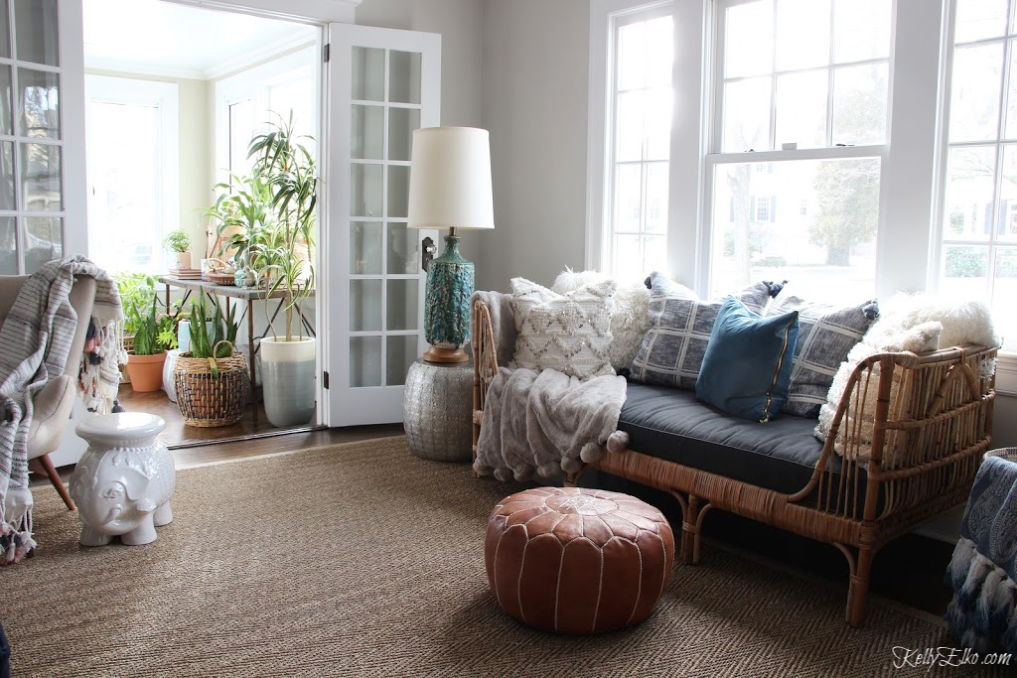 Love this eclectic home with touches of vintage and boho kellyelko.com #vintagedecor #eclecticdecor #bohodecor #houseplants #rattanfurniture #ourarticle #vintagelamp #midcentury #livingroomdecor #kellyelko 