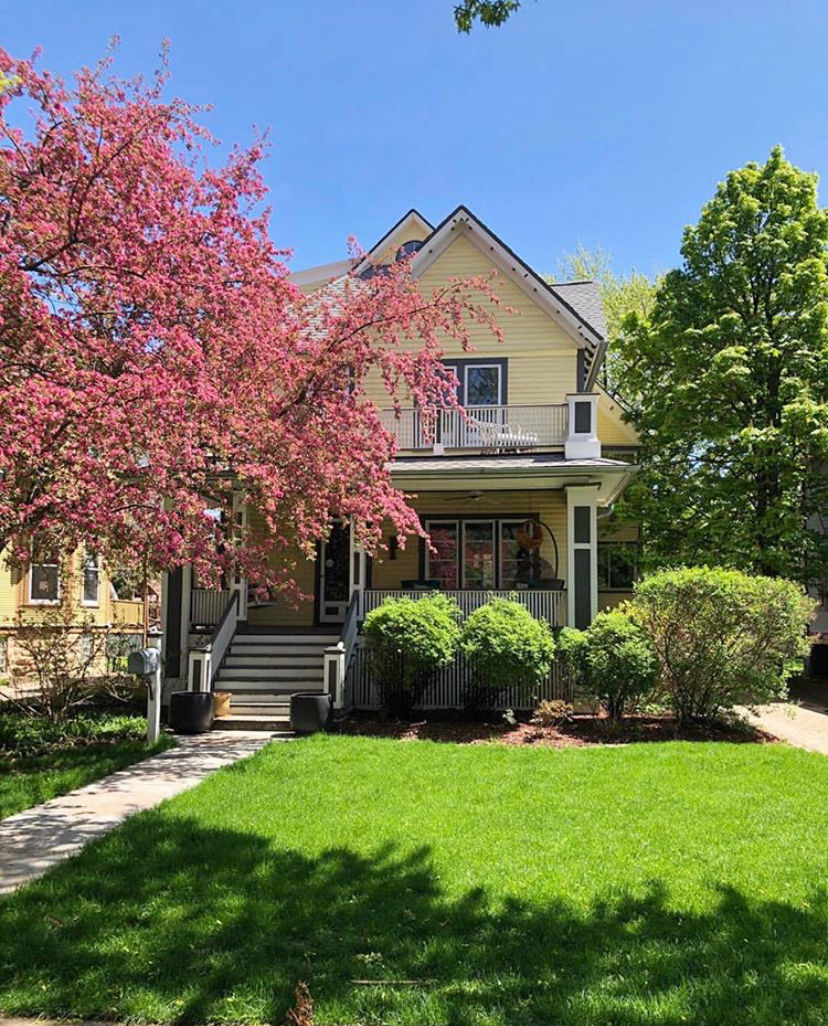 Charming yellow Victorian home #victorian #oldhomes #oldhouses #yellowhouse #yellowpaint #curbappeal #frontporch / kellyelko.com