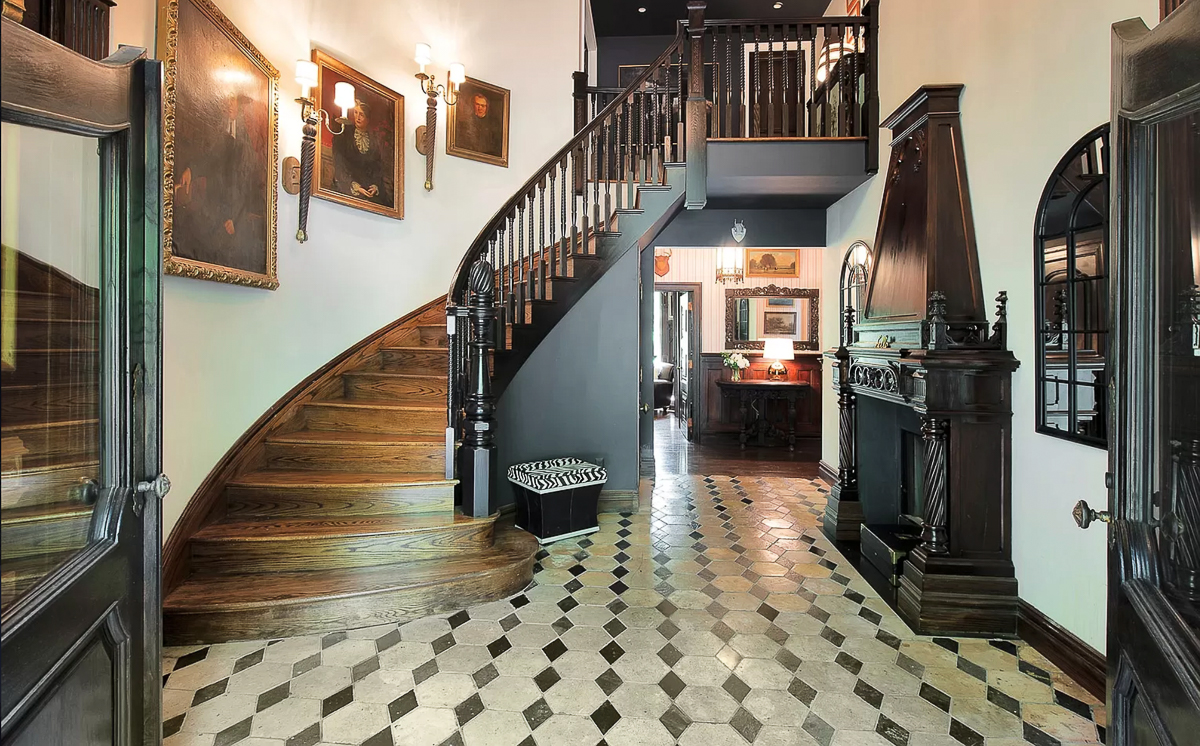 Beautiful foyer with old world details #foyer #entry #staircase #portraits #antiques #antiqueart 