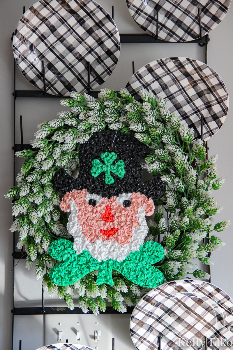 Cute vintage leprechaun on a wreath kellyelko.com #leprechaun #stpatricksday #stpaddysday #vintagedecor #vintage #plaid #kitchendecor #diywreath #wreath #crafts 