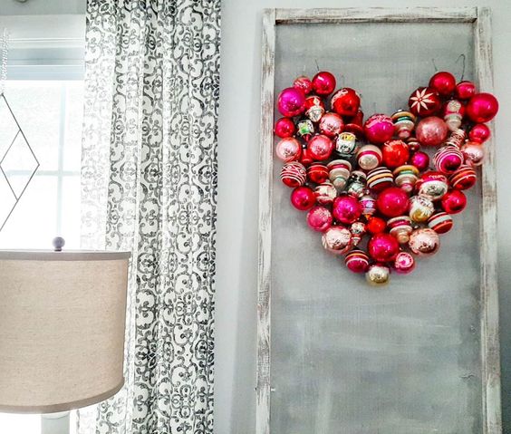 Turn your Christmas ornaments into this fun ornament heart for Valentine's Day kellyelko.com #shinybrite #vintageornaments #christmasornamentcrafts #ornamentcrafts #valentinesdecor #vaentinedecor #hearts #valentineparty #valentinesparty #diyideas #diycrafts #crafts 