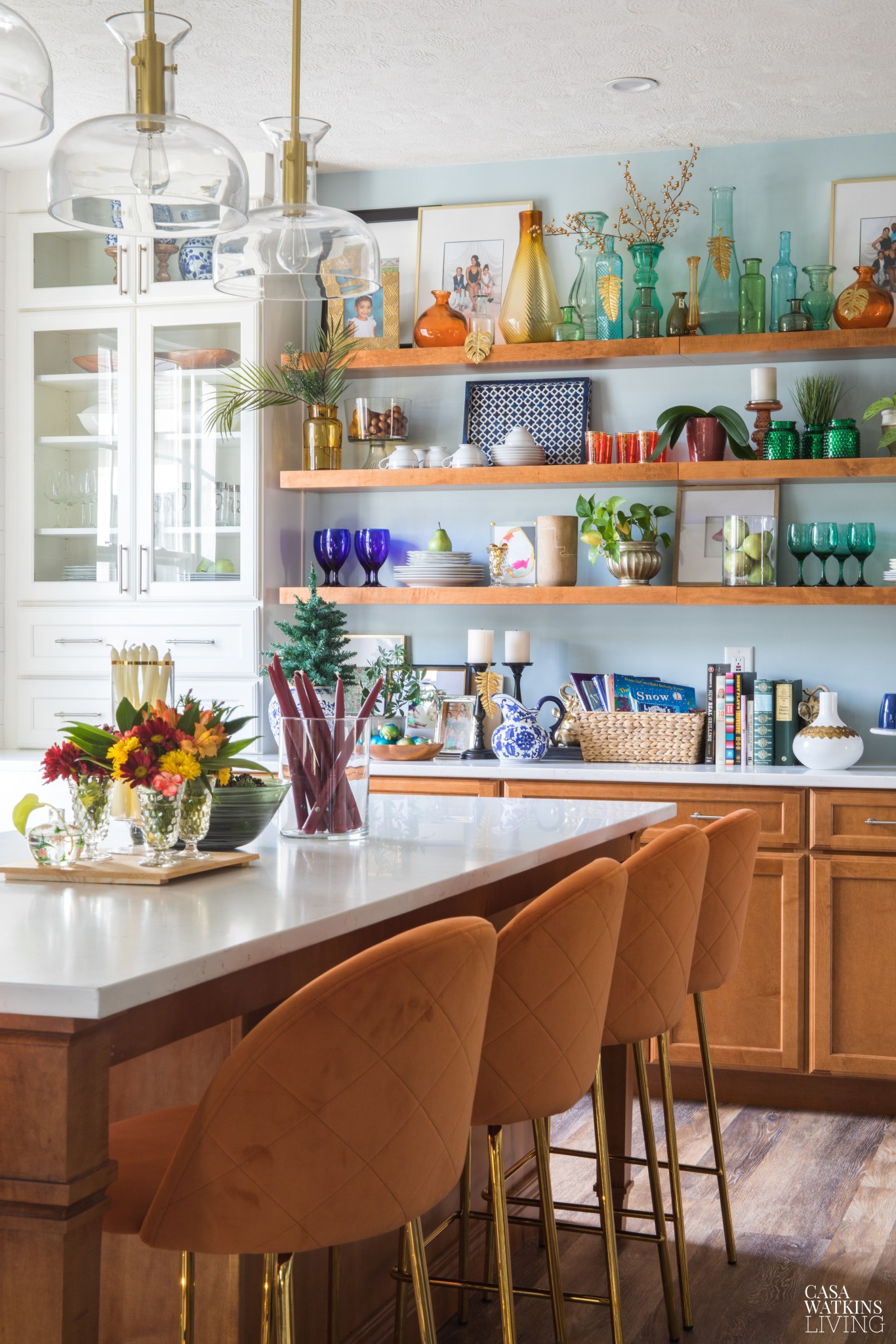 Eclectic Home Tour of Casa Watkins Living - tour this colorful home full of personality kellyelko.com #kitchen #kitchendecor #bohodecor #thrifted #thrifty #collections #vintagedecor #vintagemodern #kitchenisland #openshelves