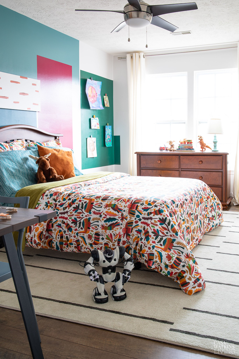 Colorful bedroom with otomi bedspread and color blocked walls #bedroom #kidsrooms #otomi #colorblock #diyideas #diydecor 