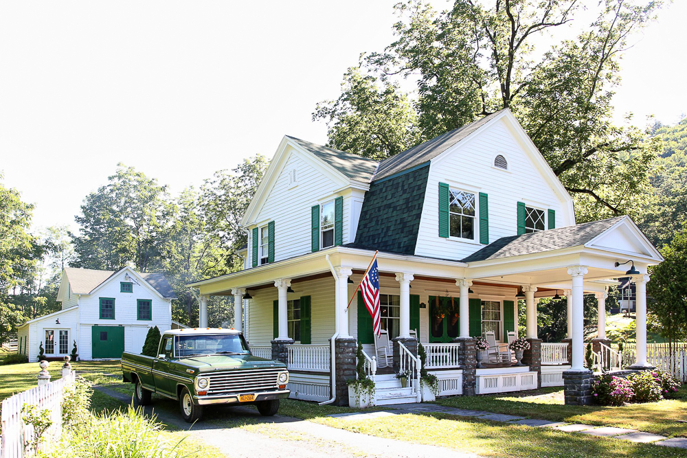 Eclectic Home Tour of The Farmhouse Project - this charming Dutch colonial farmhouse is filled with a unique mix of antique and modern, neutral and colorful decor. kellyelko.com #farmhouse #farm #farmhousedecor #farmhousestyle #fixerupper #fixerupperstyle #curbappeal #countryliving #porch #oldhouse #housetour #antiquehouse #antiques #interiordesign #interiordecor #decorate 