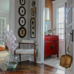 Vintage Silhouette Gallery Wall kellyelko.com #silhouettes #silhouetteart #vintagesilhouette #foyer #farmhousedecor #eclecticdecor #foyerdecor #foyer #farmhouse #cowhide #oldhome #oldhouse