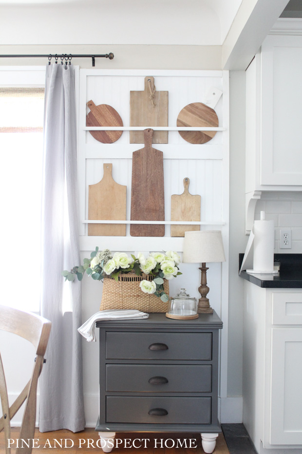 How to make a built in plate rack #platerack #farmhousedecor #diydecor #vintagedecor #breadboards #collections #vintagedecor #farmhousekitchen