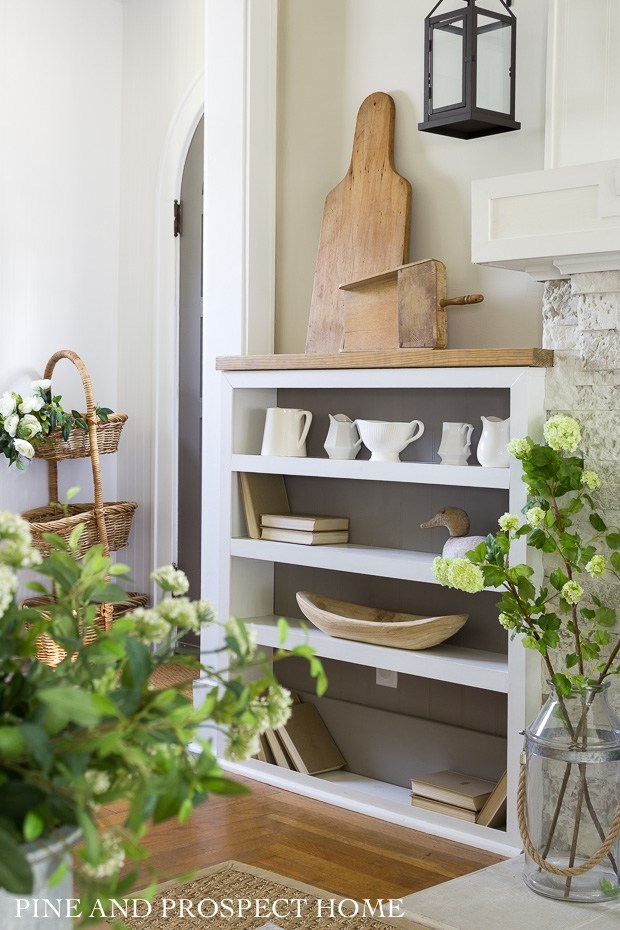 Neutral wood boards and white ironstone #neutraldecor #farmhousedecor #shelfie #vintagedecor #breadboards #vintagecollections 