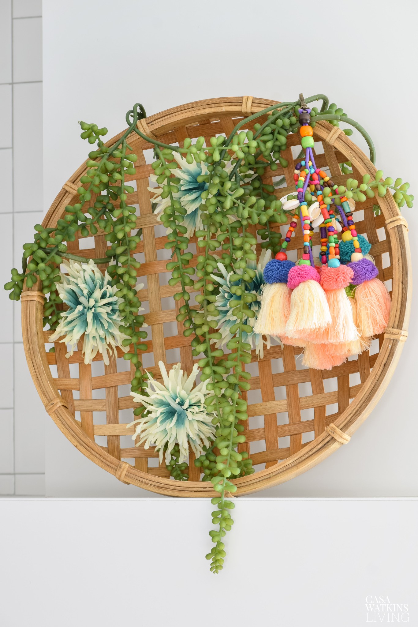 DIY basket wreath with succulents #wreath #diyideas #wreath #diycrafts #crafts #succulents #springdecor 