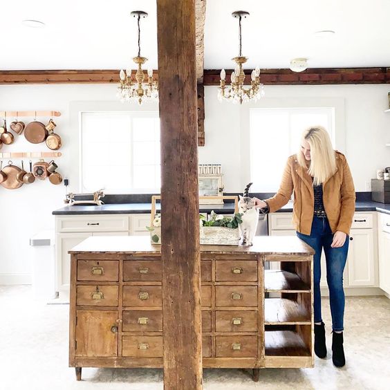 Tour this charming farmhouse with original wood beams on the ceiling and an old apothecary as a kitchen island #kitchen #farmhousedecor #farmhousekitchen #fixerupperstyle #vintagedecor #apothecary #woodbeams #interiordecor #interiordesign #cottagestyle #antiques