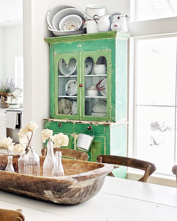 Love this green hutch in a neutral farmhouse dining room kellyelko.com #farmhouse #farmhousedecor #farmhousediningroom #hutch #milkpaint #green #greenfurniture #collections #enamel #enamelware #doughbowl #vintagedecor #vintagefurniture #paintedfurniture 