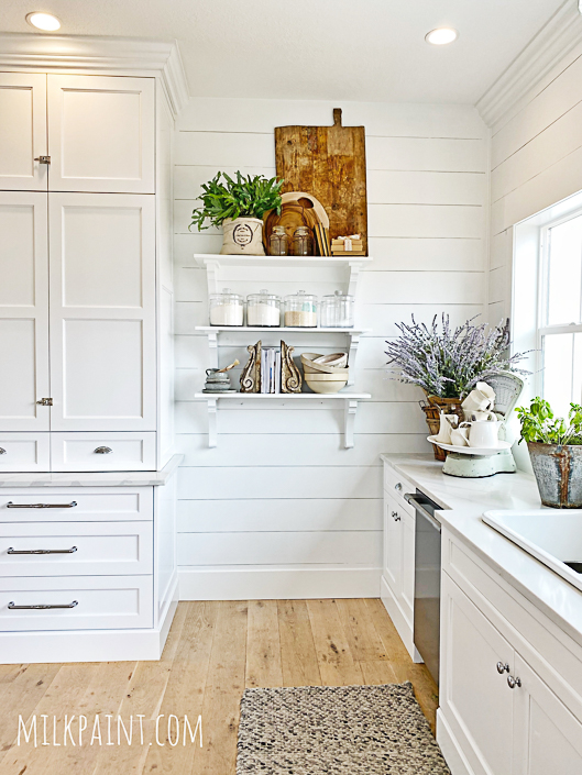 Love the open kitchen shelves for display in this farmhouse kitchen kellyelko.com #farmhouse #farmnhousedecor #farmhousekitchen #openshelves #breadboard #shiplap #vintagedecor #farmhousesink #fixerupper