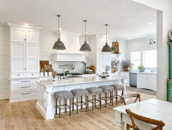 Tour this farmhouse with white kitchen, shiplap walls and galvanized lighting kellyelko.com #farmhouse #farmhousedecor #farmhousekitchen #whitekitchen #lighting #kitchenlighting #farmhouselighting #kitchenisland #shiplap #vintagedecor #neutraldecor