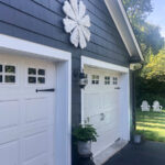 Love this huge barn wood flower hung on the outside of her house kellyelko.com #farmhousedecor #farmhousestyle #outdoordecor #garage #halenavy #bluepaint #exteriorpaint #housepaint #garage